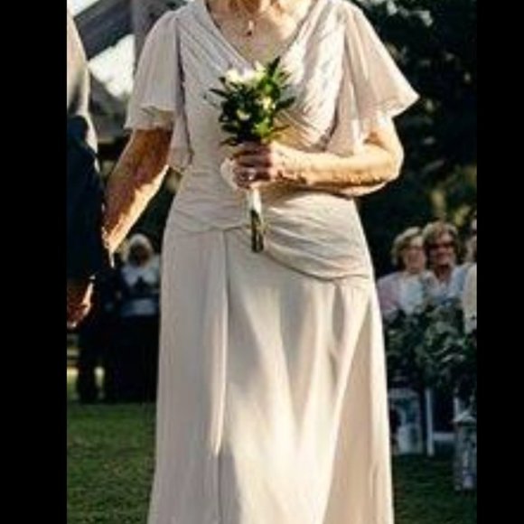 Signature Alfred Angelo, Size 10 - Picture 1 of 5